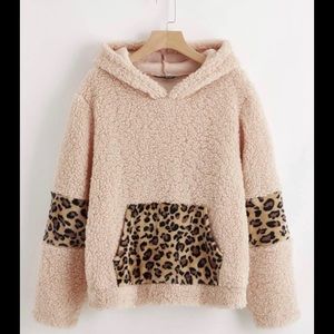 LEOPARD PANEL PATCH POCKET TEDDY HOOI